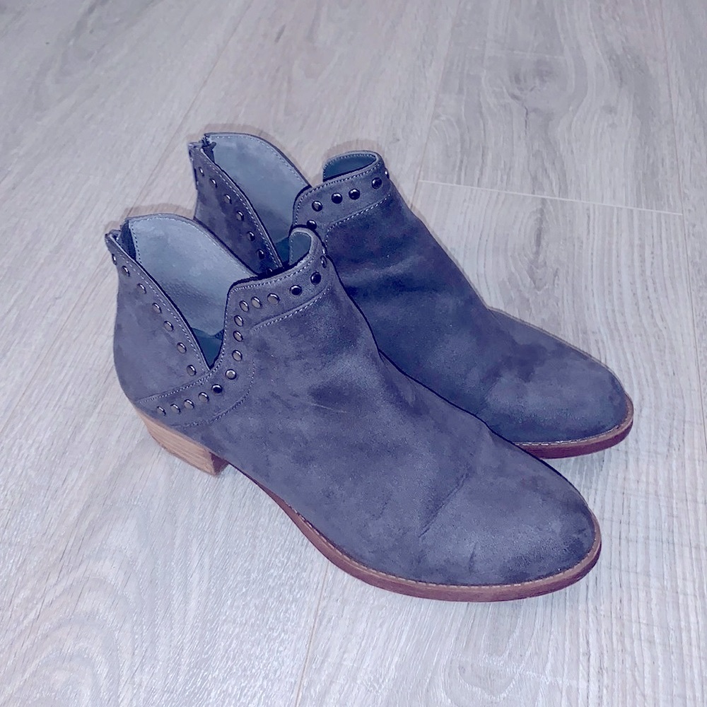 Women’s ankle booties